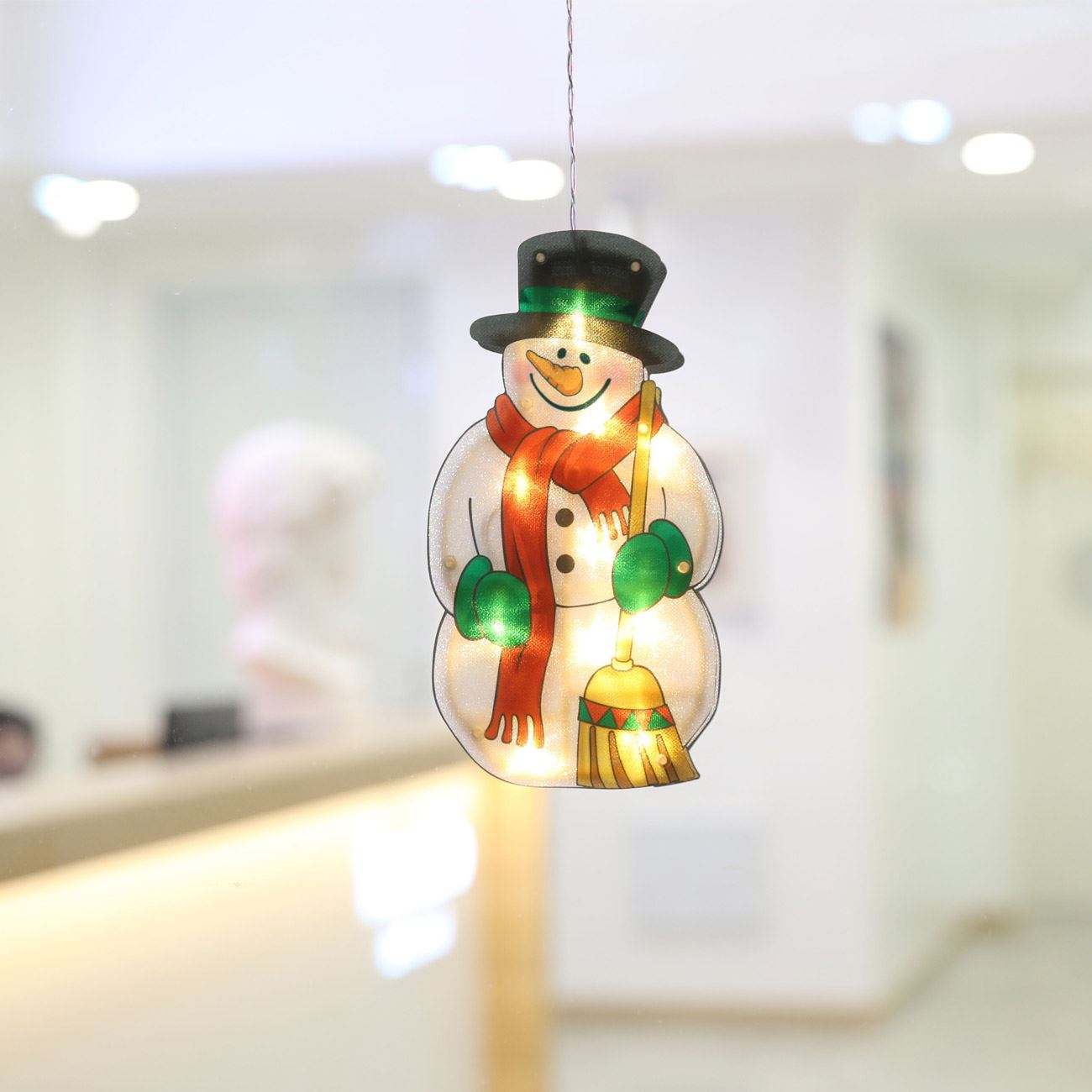 Karácsonyi dekoratív függő elemmel figura tapadókoronggal Hóember 10 LED 13x